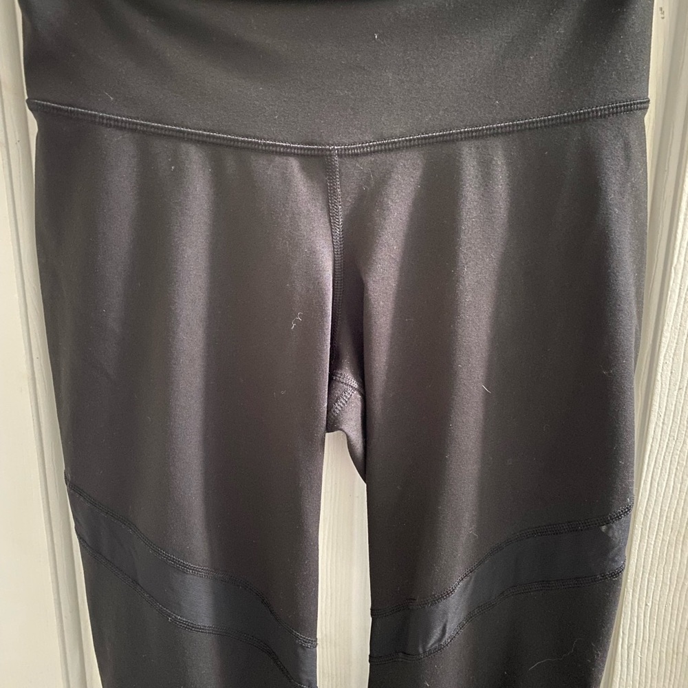 Old Navy Petite Womens High Waisted. Leggings with Mesh Panels Black